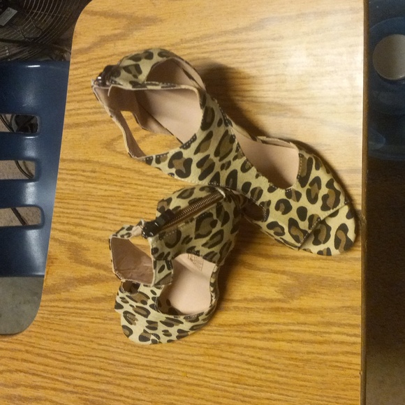 <Cheetah Print KITTEN Heals> - Picture 4 of 7